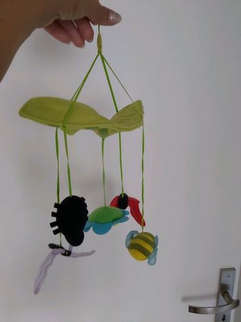 Jouet à suspendre type nature en très bon état (78)