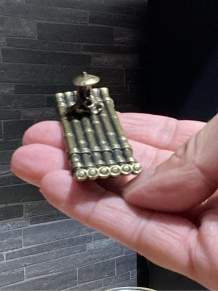 Porte encens vieux pêcheur chinois assis sur une jonque en bambou - photo numéro 9