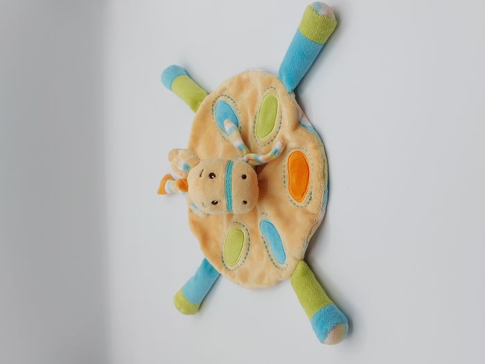 Doudou plat rond cheval âne KIMBALOO LA HALLE jaune bleu vert orange rayures dos - photo numéro 2