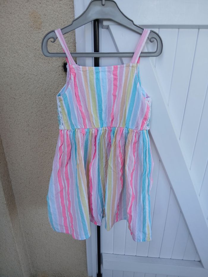 Robe filles primark7/8 ans (128cms) - photo numéro 2