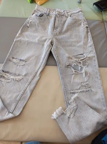 Jean troué Bershka 36