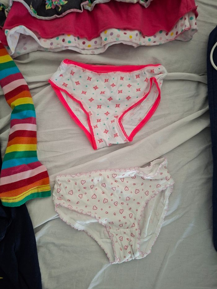 Lot robes 7 ans et culottes neuves - photo numéro 5