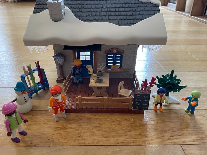 Playmobil chalet de skieurs et dameuse - photo numéro 3