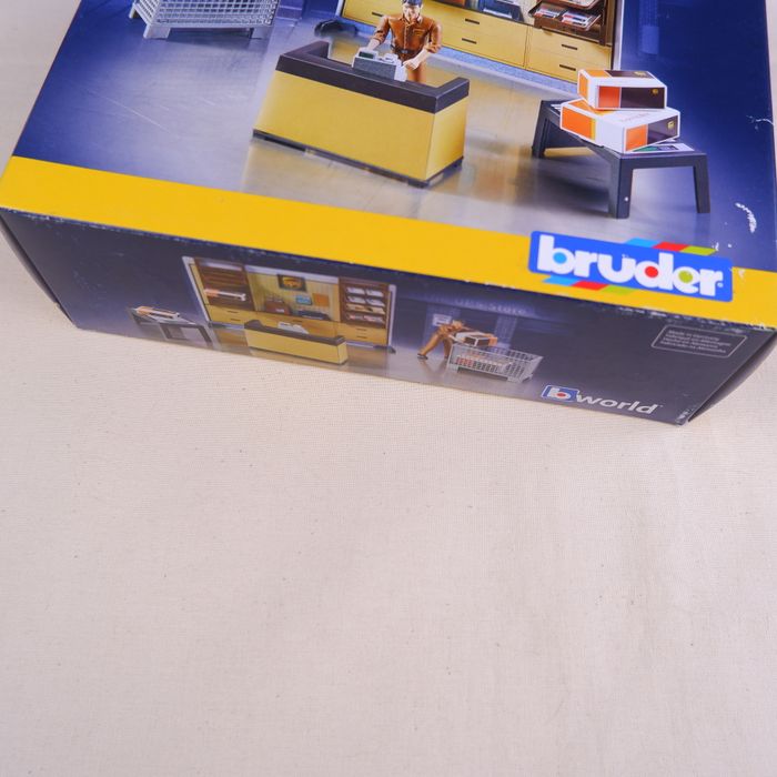 Point relais UPS bworld avec figurine Bruder en boite jamais ouvert - photo numéro 5