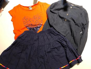 Lot jupe, teeshirt et gilet