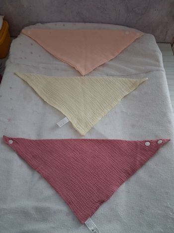🚼3 bavoirs bandana Neuf gaze de coton pastels