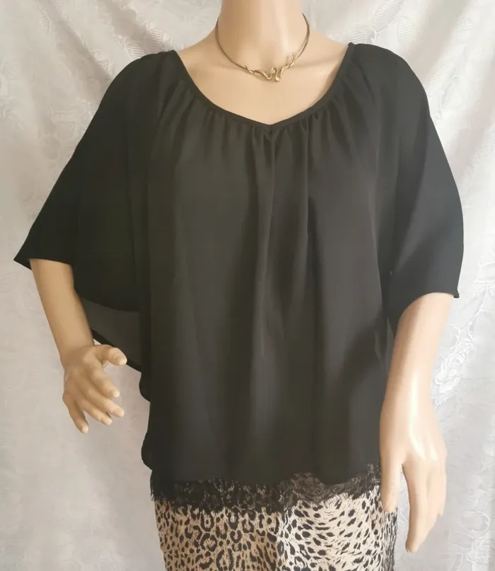 Top noir. Taille 38. Patrice Breal