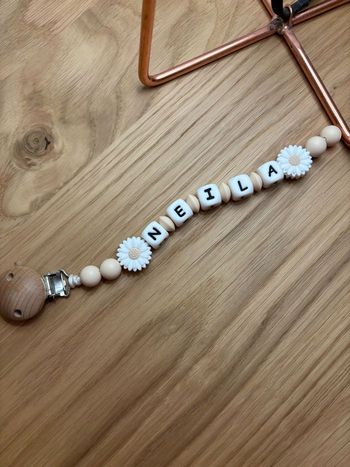 Attache-tétine personnalisée en silicone