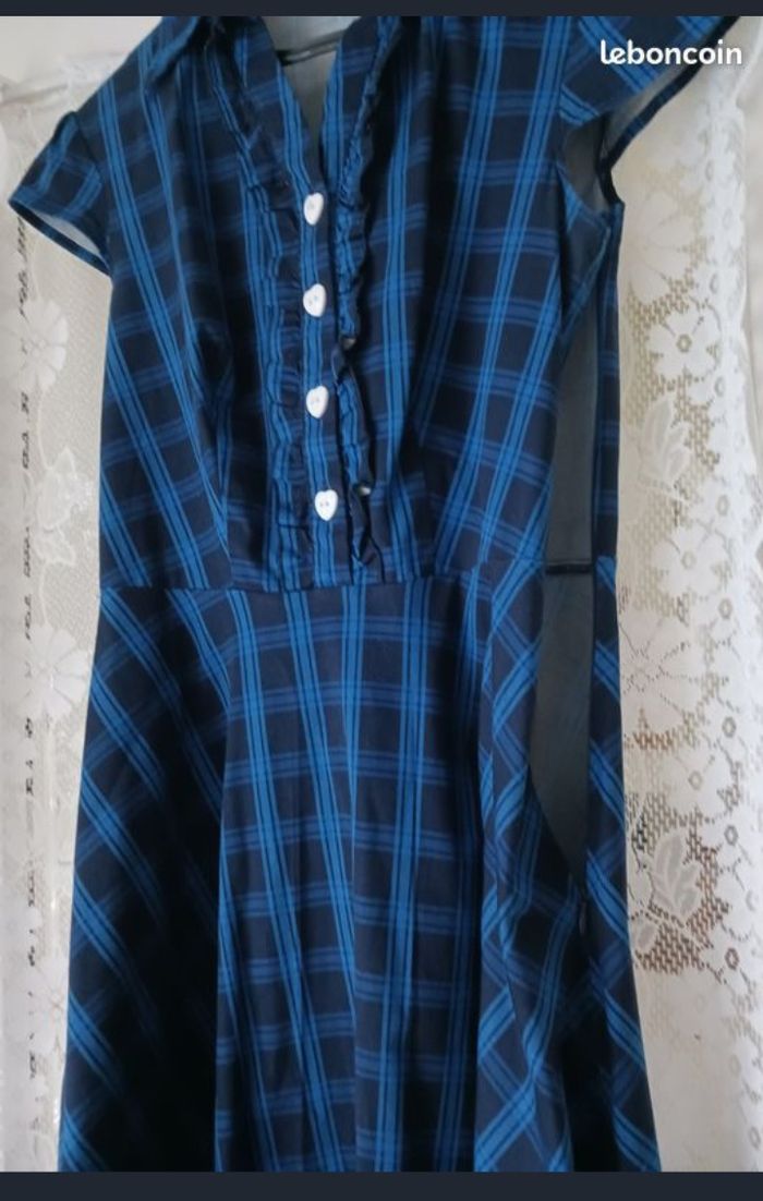Robe bleue à carreaux, boutons blancs en forme de coeur - photo numéro 3