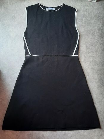 Robe noire Zara Taille L - Style chic et intemporel