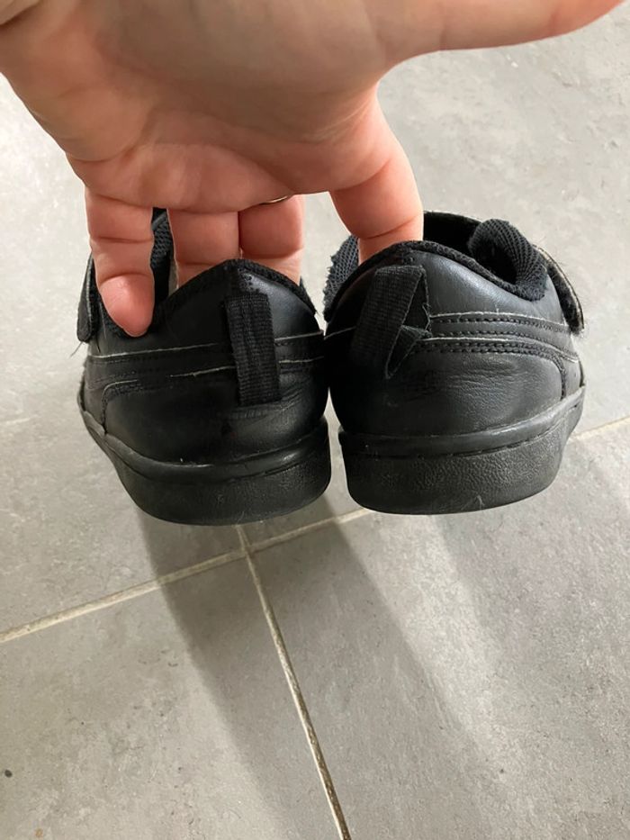 Baskets noires Nike 33 - photo numéro 3