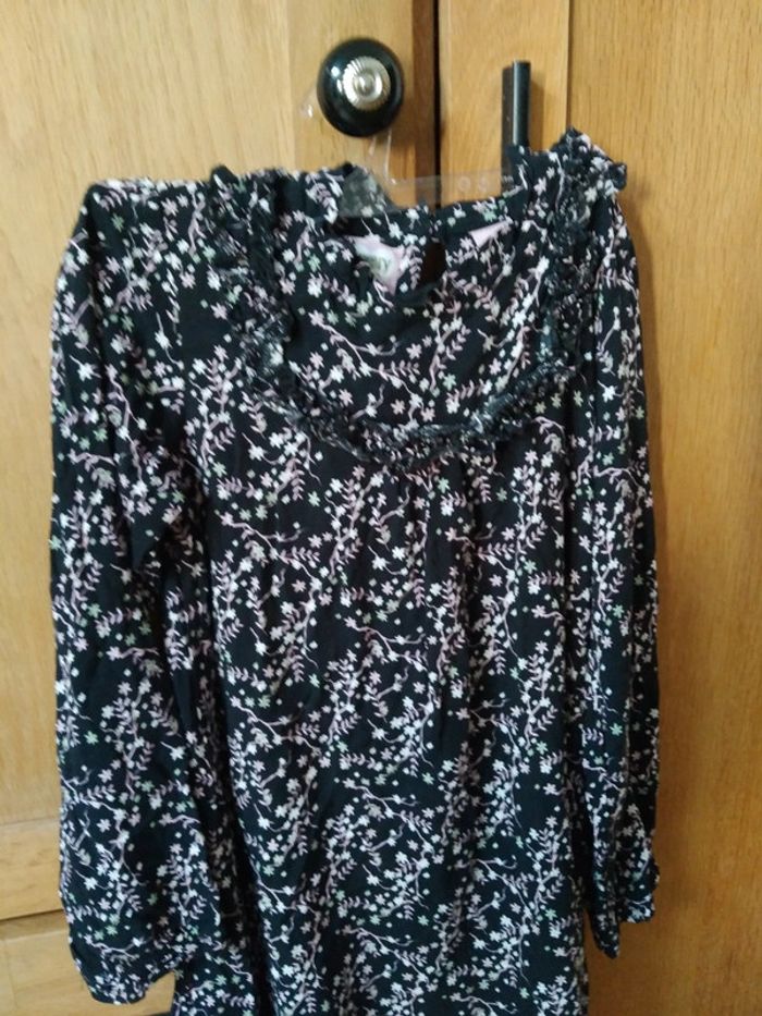 Robe noire fleurie - photo numéro 2