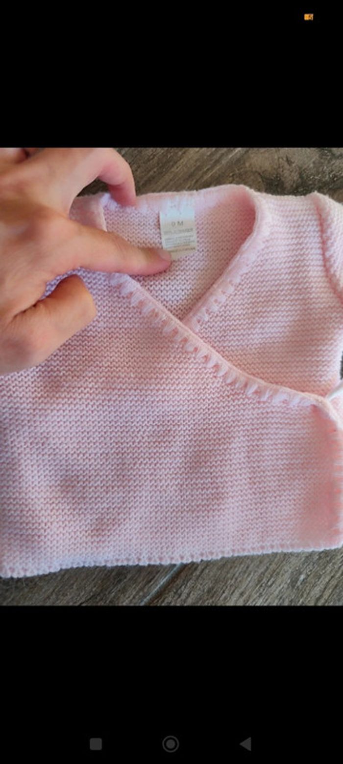 Magnifique lot naissance idéal maternité brassière chaussons pantalon chaussettes 🤟 - photo numéro 3