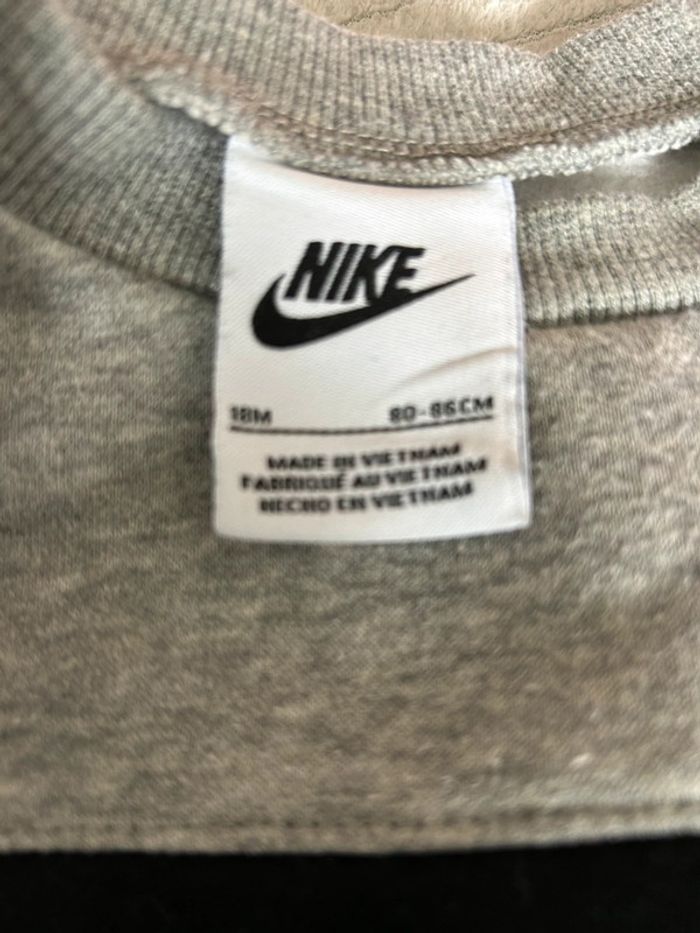 Lot de 3 : 2 ensemble Nike + une combinaison 18 mois - photo numéro 2