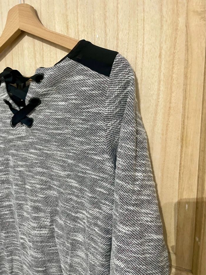 Petit pull gris lacet à l’arrière manches 3/4 taille S - photo numéro 14