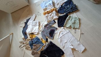 Lit de vêtements 9 mois