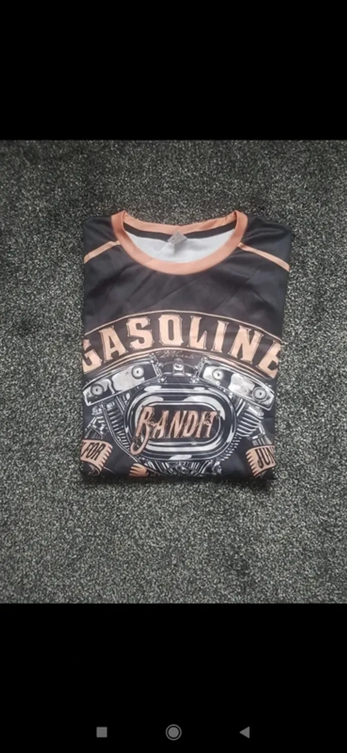 Tee shirt neuf taille S
Matiere légère