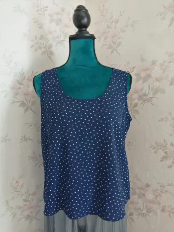 Blouse bleu marine sans manches à pois blancs, fente au dos / jennyfer / (L)
