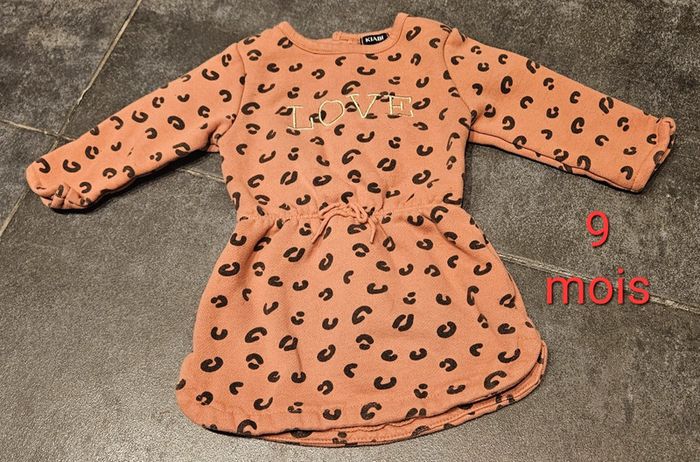 Robe pull léopard, "love". 9 mois. 69 à 72cm, 9kg. Kiabi