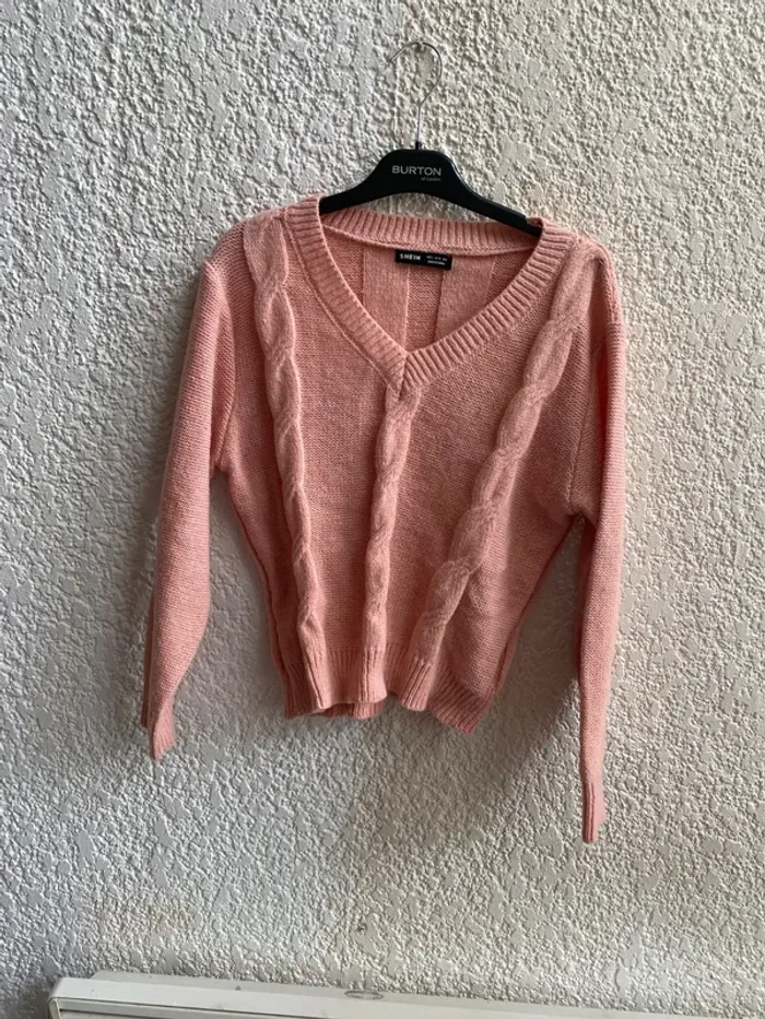 Pull col en V rose torsadé T 36 Shein - photo numéro 2