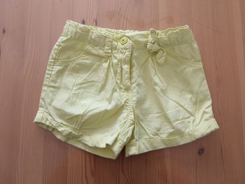 Short jaune