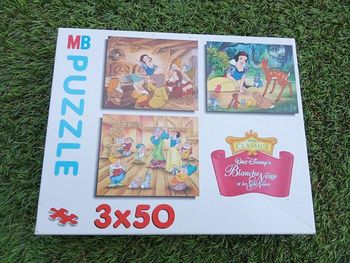 Boîte de puzzle dès 5 ans, 50 morceaux ou pièces , X3 puzzle Disney fille , blanche neige, marque MB, boîte