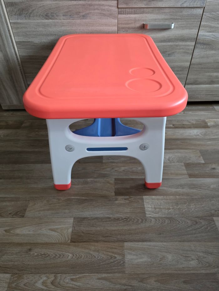 TABLE ENFANT MIXTE BOYS OU GIRLS AVEC 2 CHAISES MOTIFS DINOSAURES MARQUE TINY GEEKS - photo numéro 2