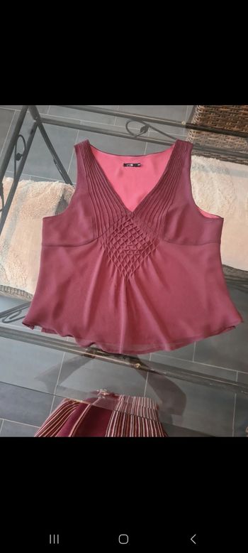 Blouse sans manche tout en voile double bordeau