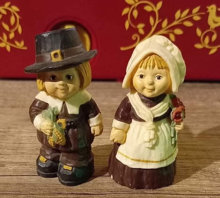 Figurine vintage Hallmark Cards Thanksgiving Pilgrims Couple Environ 6 cm - photo numéro 4