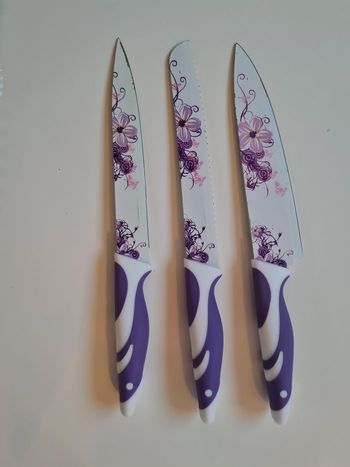 Lot de 3 beaux couteaux en.bon état