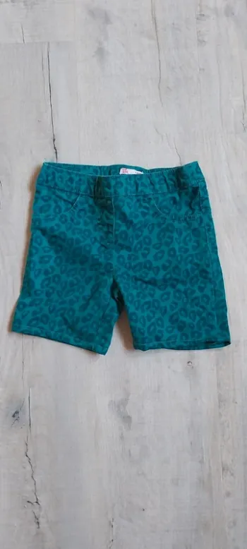 Short fille