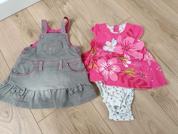 1 robe salopette et 1 t shirt body 6 mois fille