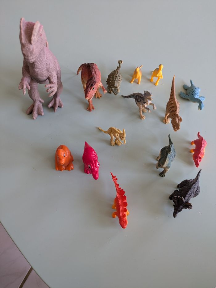 Figurines dinosaures