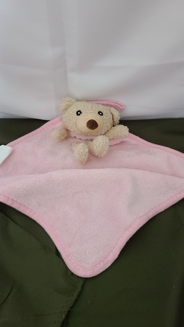 Doudou plat ours beige rose brodé bear Shenzhen Busty toys - photo numéro 4