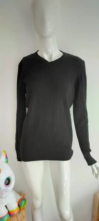 Pull noir léger, état neuf