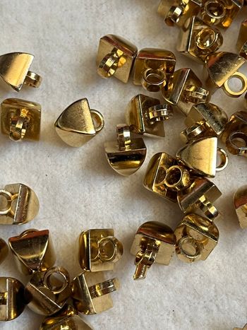 Lot de boutons dorés