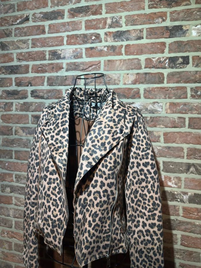 Veste à motifs douce neuve avec étiquette