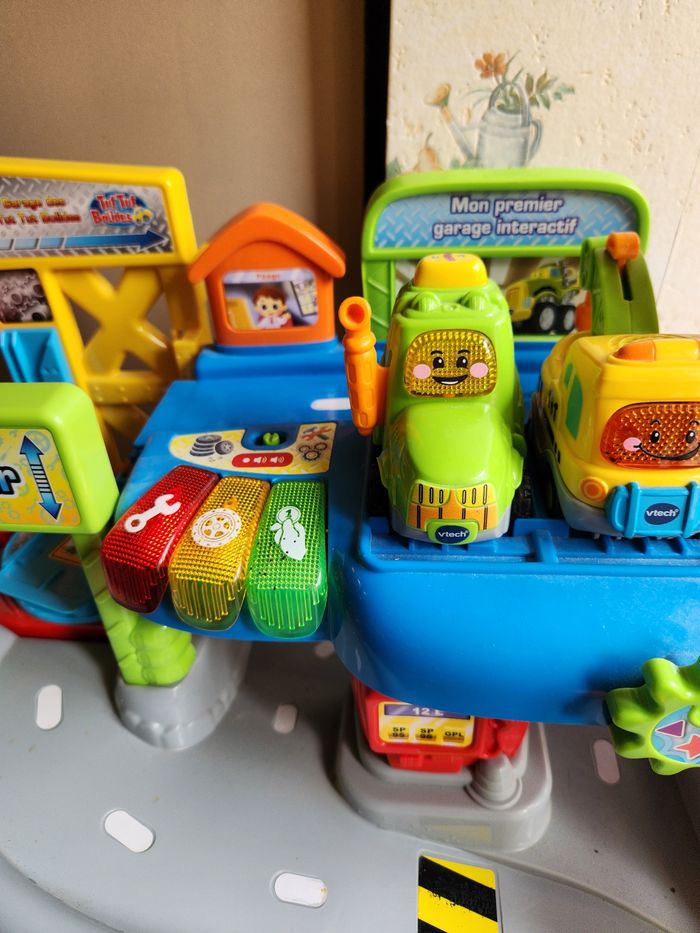Mon premier garage  interactif  tut tut bolide - photo numéro 2