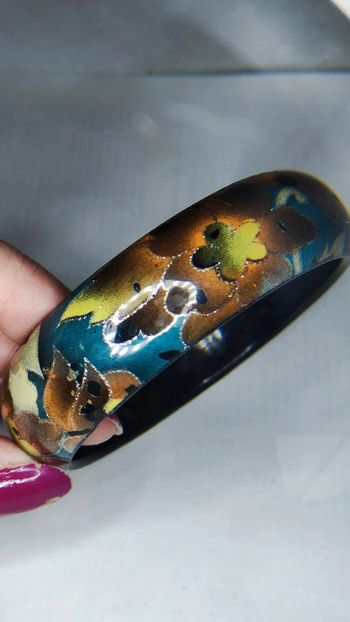 Bracelet en bois verni vintage