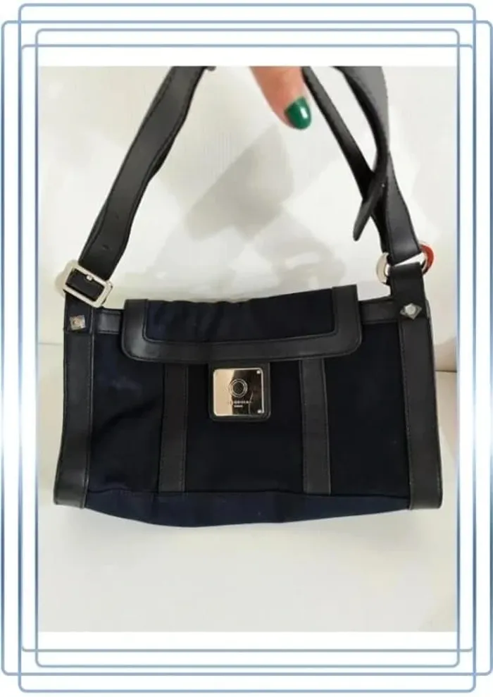 Sac à bandoulière noir Sequoia, bon état mais quelques traces, 36x19cm