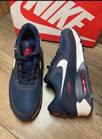 Basket Nike taille 43 neuf avec boîte 