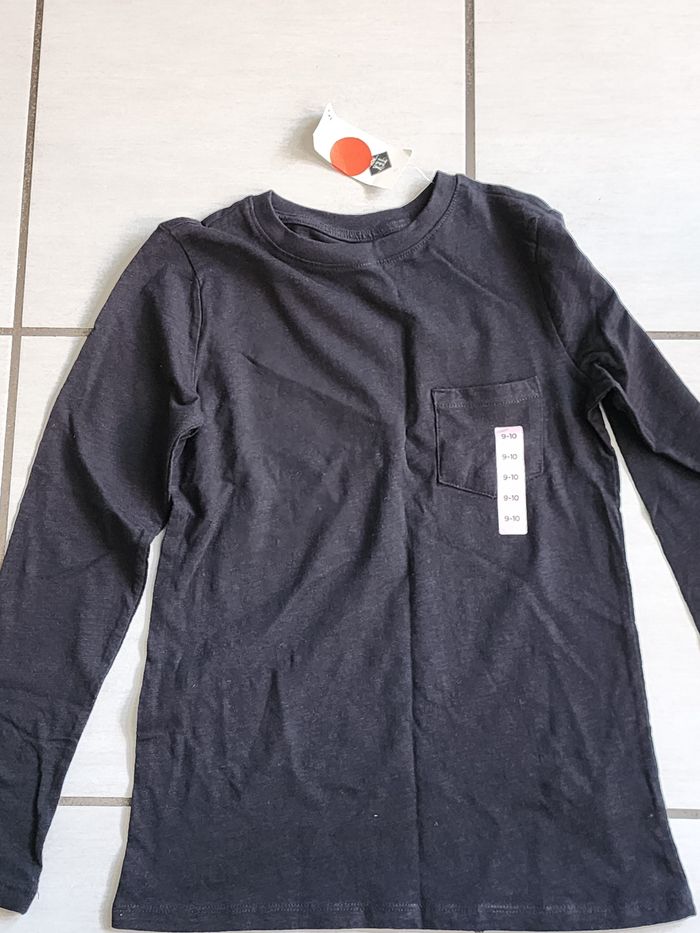 Tee-shirt garçon neuf avec étiquette – Noir – Manches longues – Taille 9/10 ans – Coton