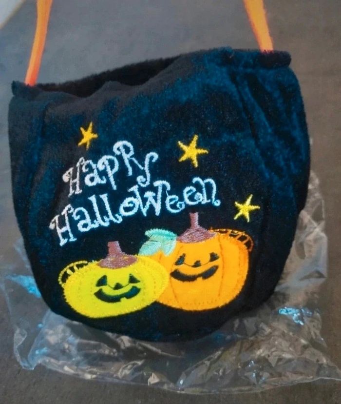 Jolie petit sac halloween,  pour ramasser  des bonbons