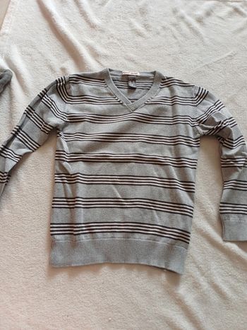Pull rayé gris et noir 5 ans