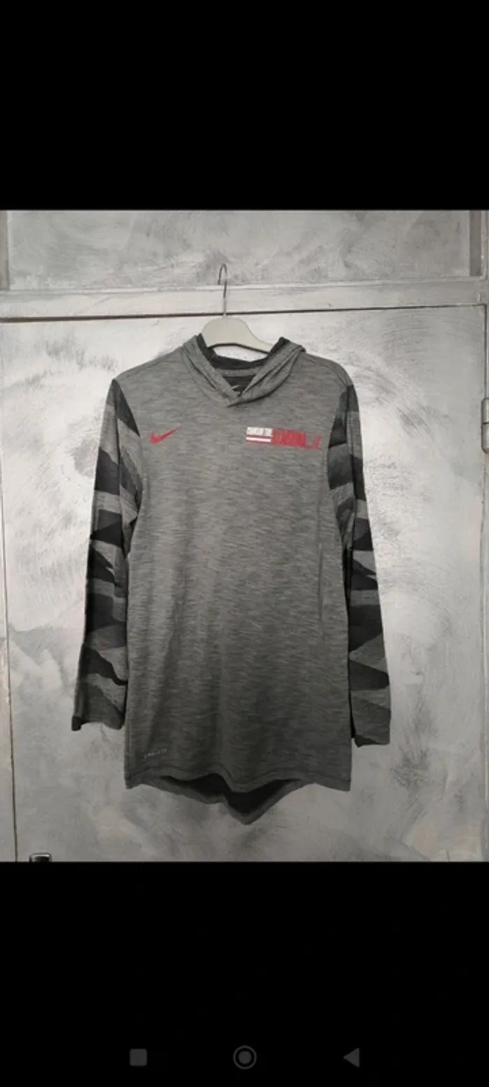 Tee shirt manche longue Nike taille XS