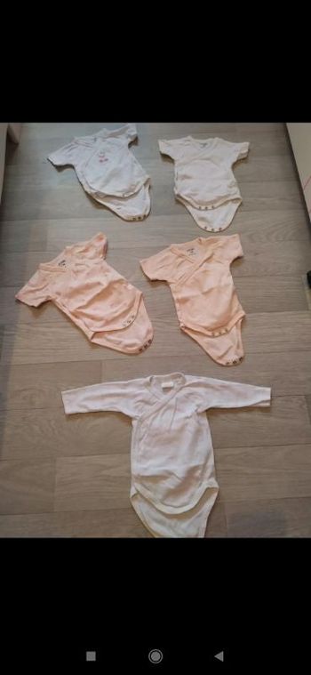 Lot de 5 bodies croisés 1 mois