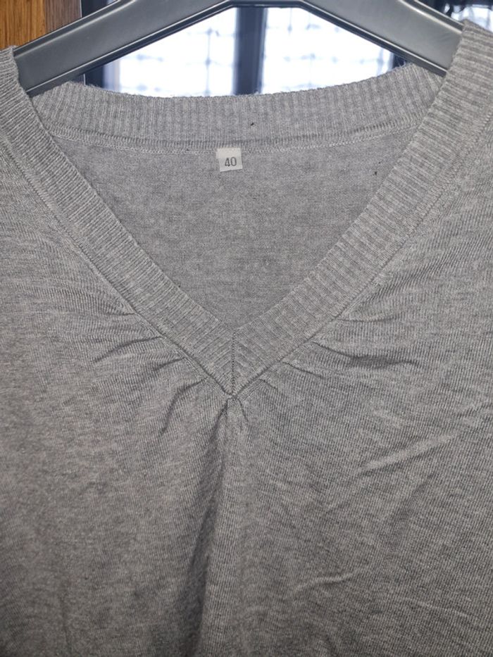 Pull taille 40 col V - photo numéro 2
