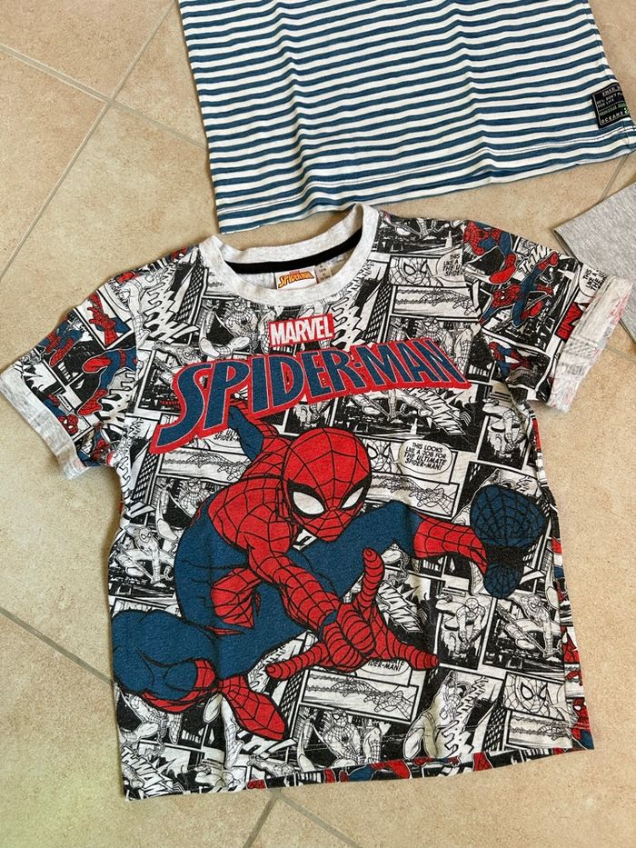 Lot 4 t shirts 8 ans Marvel - photo numéro 3