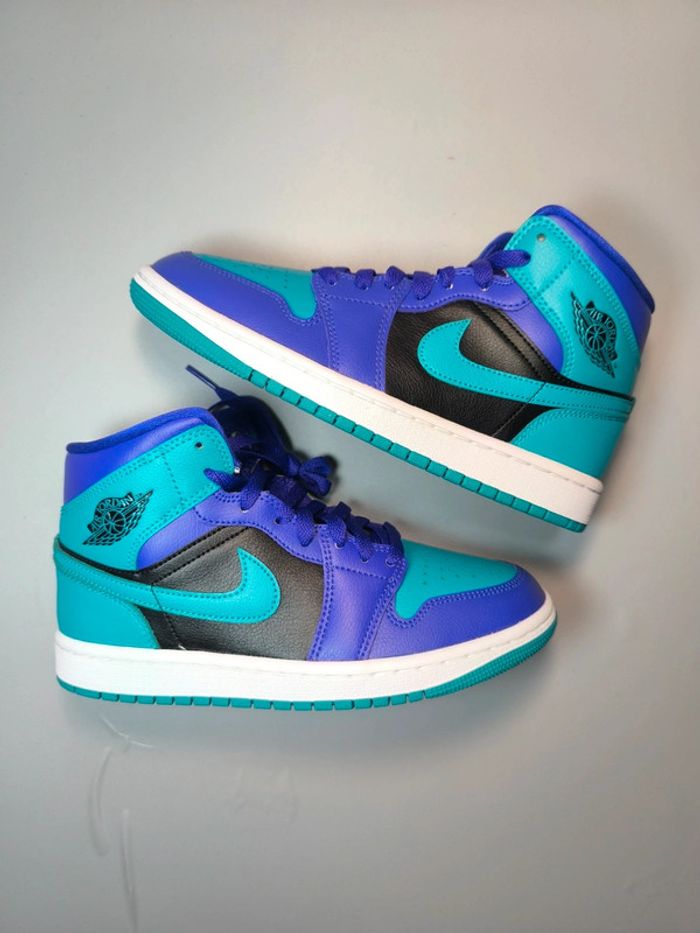 Baskets Jordan one mid black grape violette pointure 37.5 neuves avec boîte - photo numéro 2