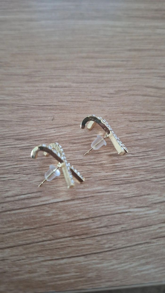 Clous d'oreilles forme X - photo numéro 3